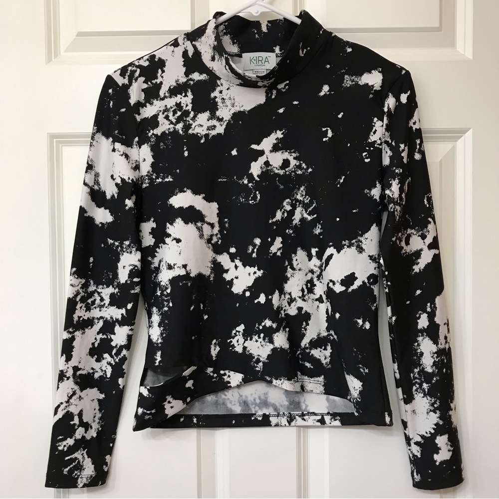 KIRA Lifestyle Athletic Cropped Long Sleeve Tie-Dye Active Top Medium
